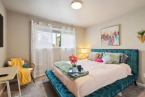 Vibrant 2bed Condo - Stroll to SEA Space Needle